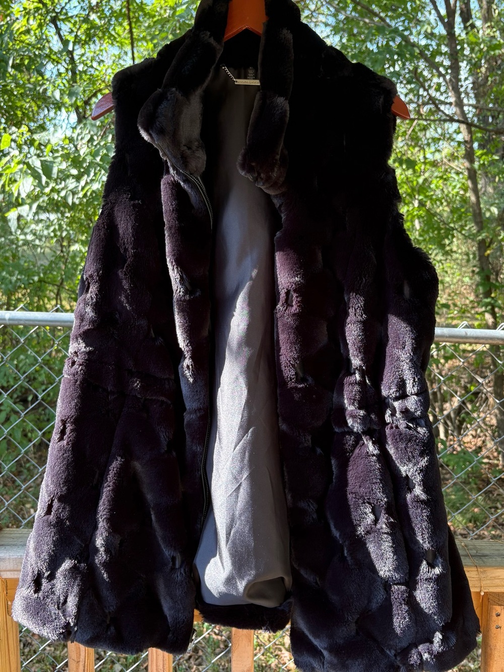 Women's Black Faux Fur Vest - XL Soft Classic Plush Outerwear with Pockets